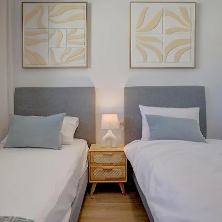 Stylish Floor 2 Bedroom Escape In Apartment *