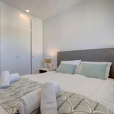 Stylish Floor 2 Bedroom Escape In Estepona