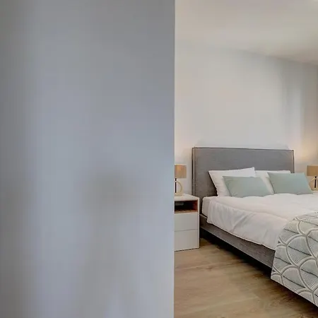 Stylish Floor 2 Bedroom Escape In Estepona