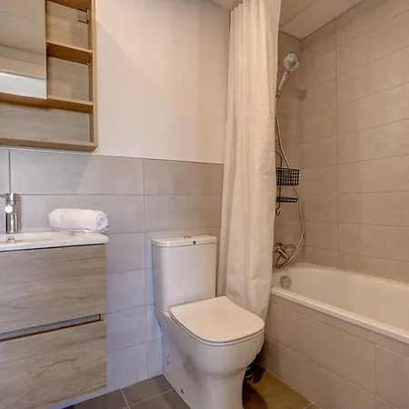 Stylish Floor 2 Bedroom Escape In Estepona