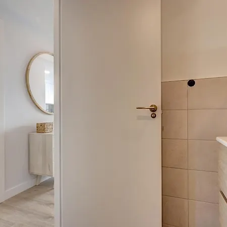 Stylish Floor 2 Bedroom Escape In Estepona